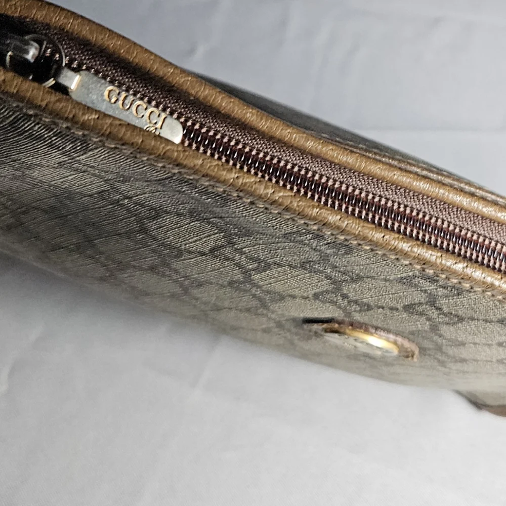 SOLD Gucci Interlocking GG Pouch/Clutch/Cosmetic Bag - Picture 3 of 16